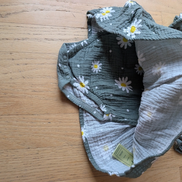 7 For All Mankind Green Daisy Print Infant Dress Size 0-3 Months - Picture 2 of 5